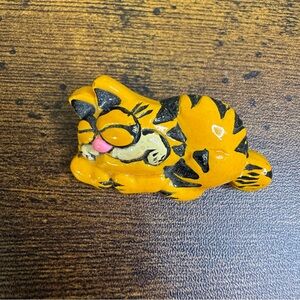 Garfield Orange and Black Sleeping Cat Pin Brooch Plastic Taiwan Vintage 80’s